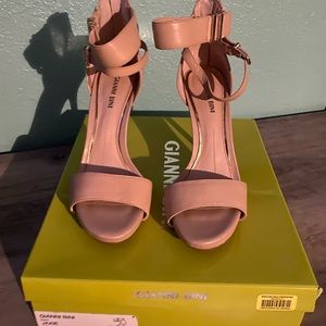 Gianni Bini nude heel. Size 7.5
